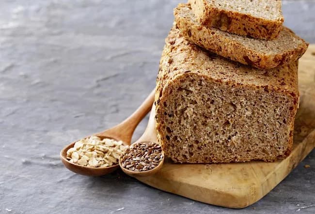 Ile kcal ma chleb pełnoziarnisty? Poznaj jego kaloryczność i zalety