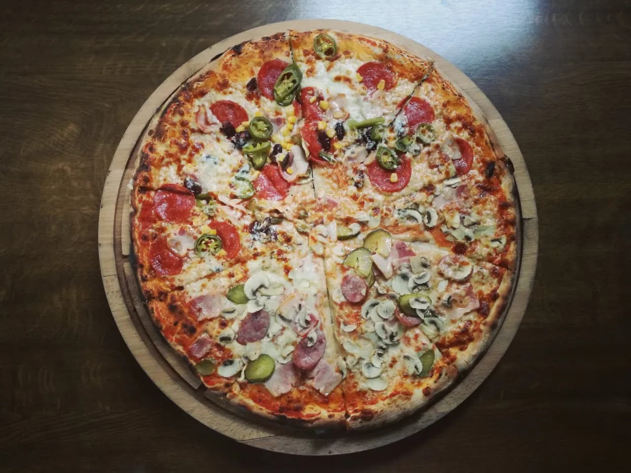 Ile kalorii ma pizza wegetariańska? Zaskakujące różnice w kaloriach